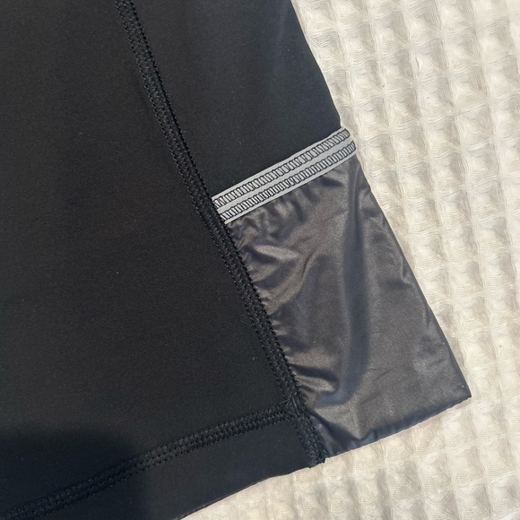 Lululemon like new Stunning capri running pant sz 10. RARE RETIRED STYLE. - Picture 6 of 6